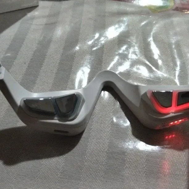 Photo client : lunettes anti-cernes blanches reçues et testées à la maison